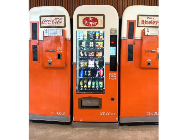 "Dr peper"Vending Machine